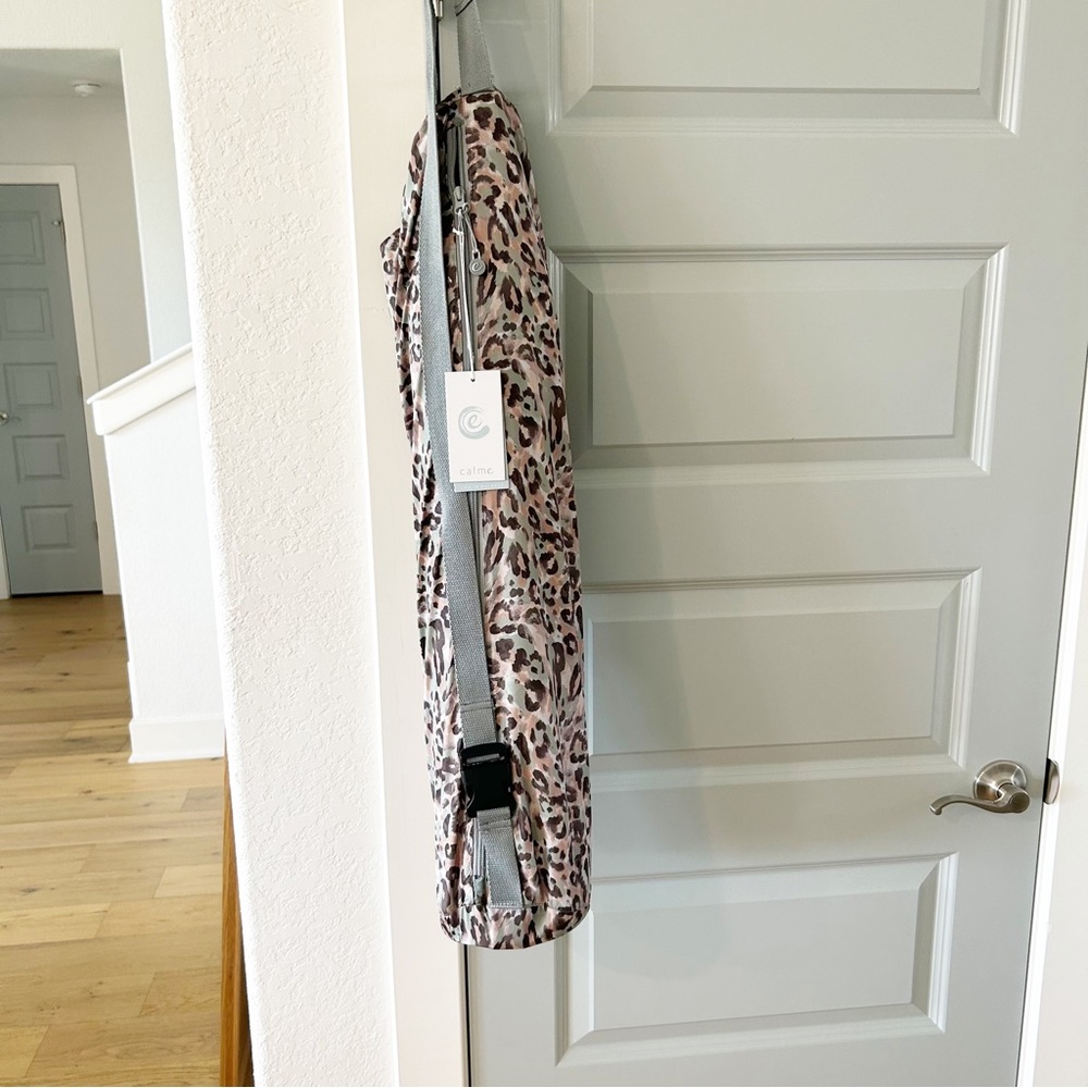 NWT Johnny Was Calme Leopard Yoga Mat & Carrying Bag - Picture 2 of 6